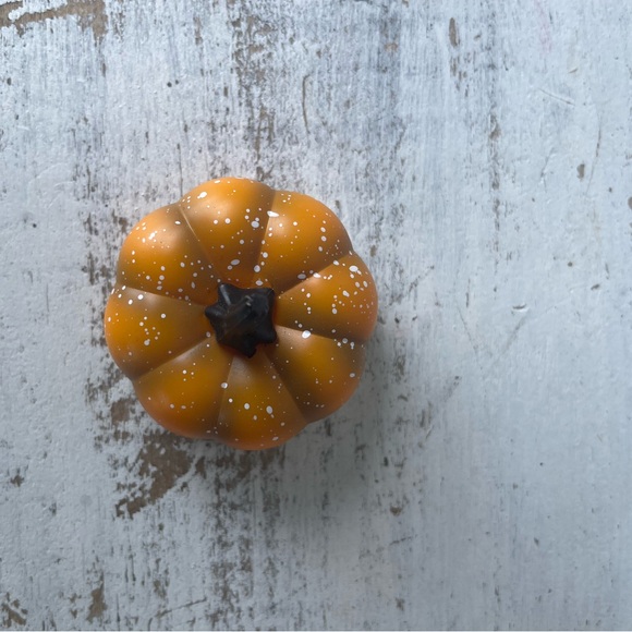 *Pumpkin Tealight Candles Set of 3 - Picture 13 of 17